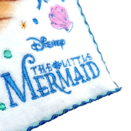 ハンドタオル リトルマーメイド アリエル 全面刺繍ハンカチタオル シェルデイズ 雑貨 株式会社 ブライエンタープライズ 問屋 仕入れ 卸 卸売の専門 仕入れならnetsea