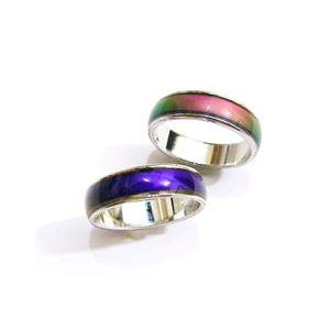 ムードリング[色が変わる 変化 温度 体温 気温 アジアン ナチュラル 不思議]