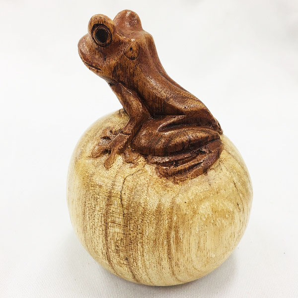値下げ】玉乗りカエルの木彫りオブジェ【WA-3】 | 卸売・ 問屋・仕入れ