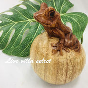 【値下げ】玉乗りカエルの木彫りオブジェ【WA-3】