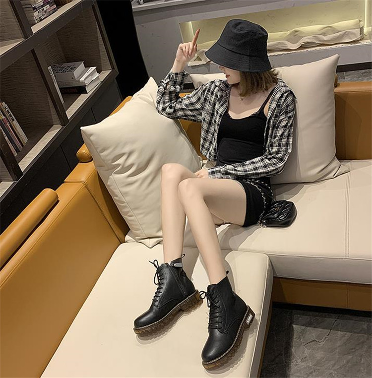 ブリティッシュスタイル 百掛けショートブーツ ファッション トレンド 気高い 怠惰な風 カジュアル ファッション雑貨 合同会社 サムズアップ 問屋 仕入れ 卸 卸売の専門 仕入れならnetsea