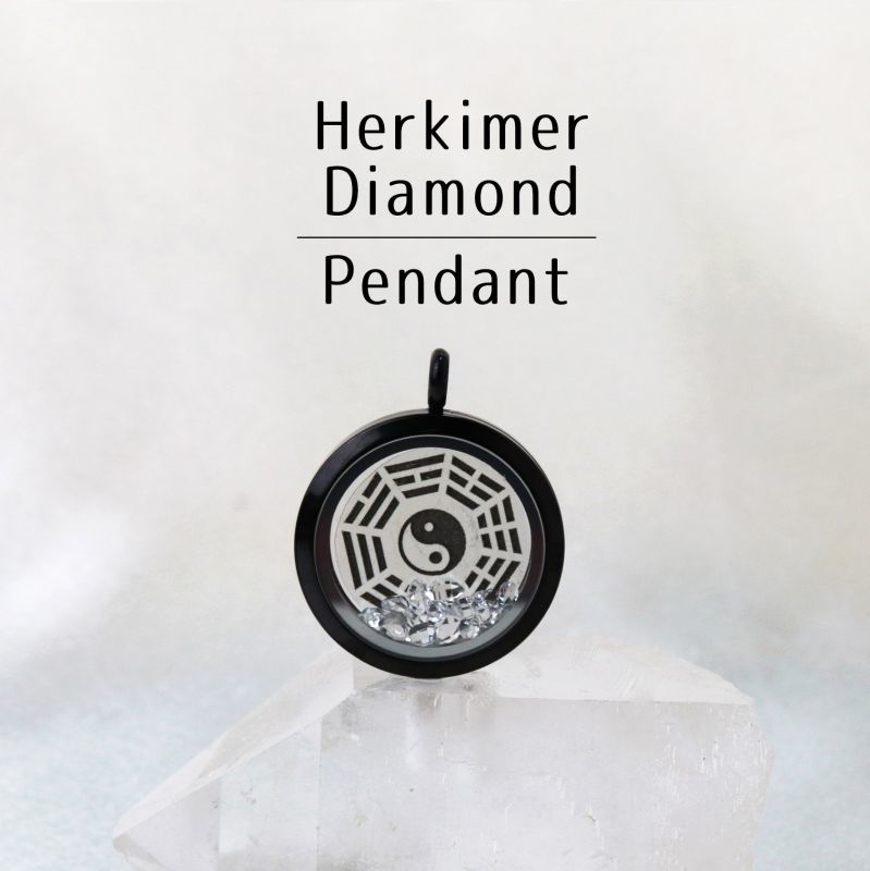 ペンダントトップ　ブラック　ハーキマーダイヤモンド　大　八卦太極図　さざれ　ネックレス