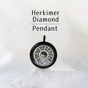 ペンダントトップ　ブラック　ハーキマーダイヤモンド　大　八卦太極図　さざれ　ネックレス