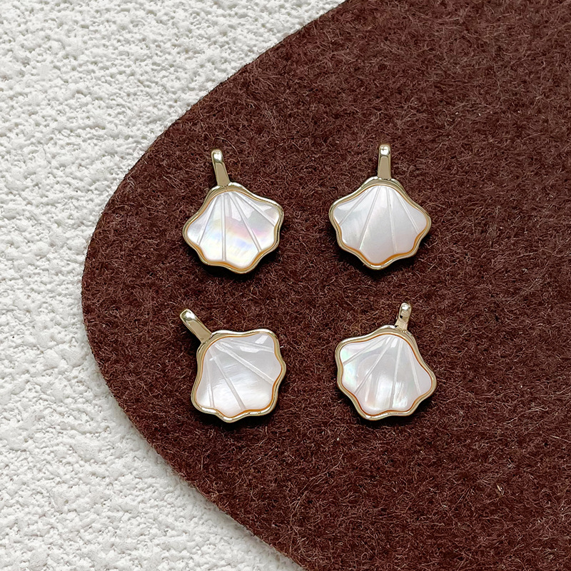 メタルパーツ ゴールド シェルパーツ 貝殻 サマー アクセサリーパーツ 通し穴付き 手作り ネックレストップ