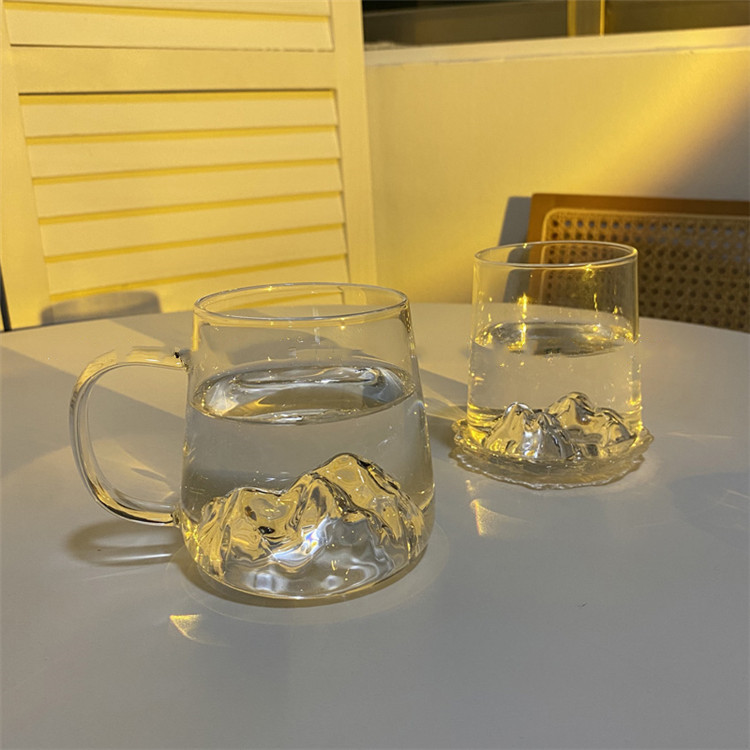 ガラスカップ ティーカップ クリエイティブ 耐熱 家庭用 ユニークなデザイン