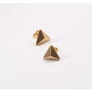 三角ピアス