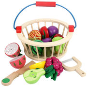 子供用の木製の磁気カットフルーツおもちゃ、果物と野菜、赤ちゃんを注意深く見て、遊びを切り開いて、家の