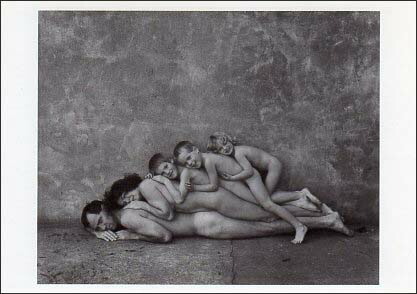 ポストカード モノクロ写真「裸の家族」