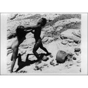 ポストカード モノクロ写真「裸で喧嘩をする男性と女性」郵便はがき