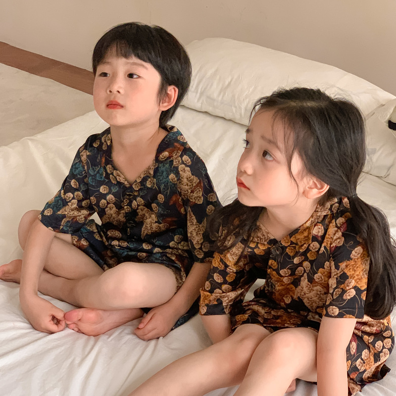 子供のスーツ、2022年夏の子供用韓国風パジャマ、子供のシルクテクスチャ半袖+ショーツツーピースセット