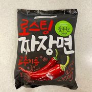 【韓国】 プルムウォン  Pulmuone ロースト ジャージャー麺 唐辛子油 117g 　新商品　袋　人気　乾麺