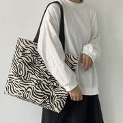 トートバッグ　エコバッグ　ズックバッグ　ハンドバッグ　ゼブラ柄　鞄　韓国ファッション