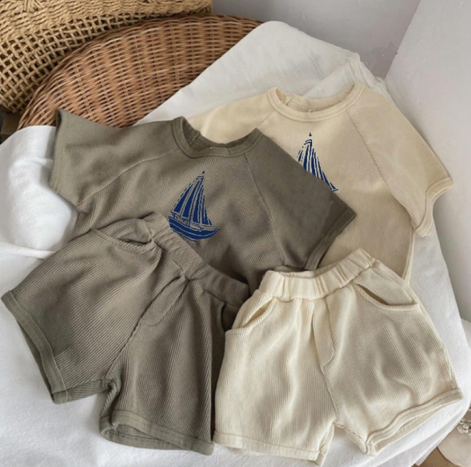 2024 夏 韓国風子供服 ベビー服   Tシャツ+ ショートパンツ   セットアップ  2色