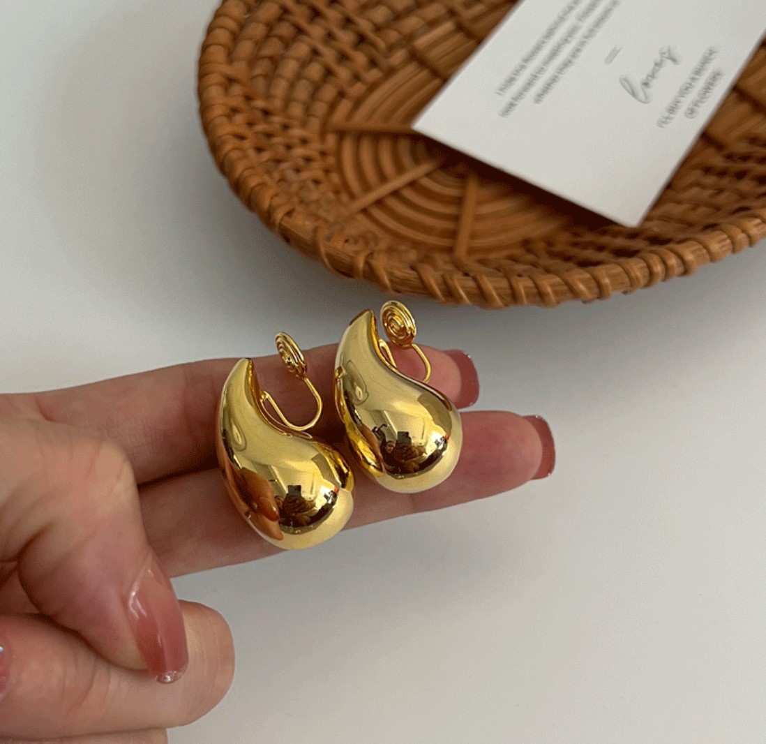 水滴イヤリング　オシャレ