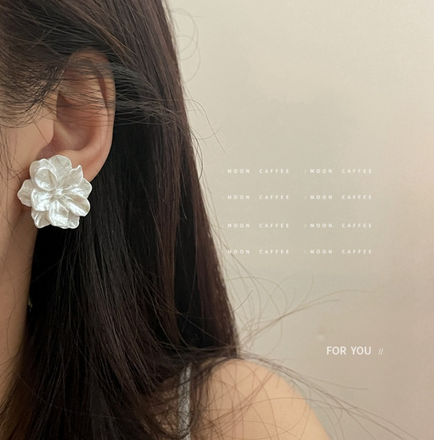 横顔に印象的な存在感を添える 耳飾り ピアス レディース INS風 アクセサリー おしゃれ 韓国ファッション