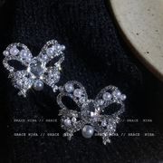 スタイリッシュな蝶のイヤリング  パールイヤリング   韓国ファッション