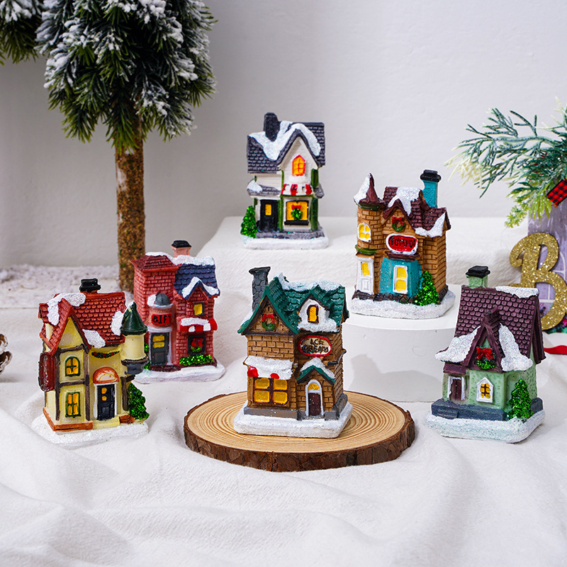 クリスマスの飾り、樹脂、クリスマスの小さな家、光る雪の家、オーナメント、クリスマスギフト