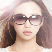 新しい 2 色偏光サングラス女性のファッションメガネ 3043 工場直販新しい 2 色の偏光サング