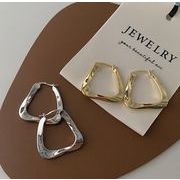 三角ピアス