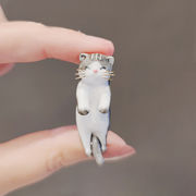 ブローチ かわいいグレーの子猫 トレンディなアクセサリー 安全ピン
