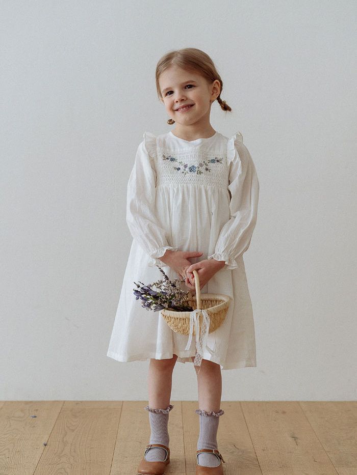女の子ドレスホワイト 2024 新しいスタイルのドレススカート少女プリンセスドレス刺繍クラフトスカート