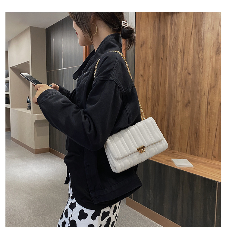 【美品】ESCADA ユニオンジャック バッグ 黒 ラインストーン チェーン db2385_13.jpg