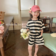 韓国子供服  女の子  ファッション  黒と白のストライプ  半袖Tシャツ  ショートパンツ  2点セット