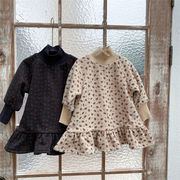 子供服、冬の女の子のための新しいスタイル、フリースと花のある中小規模の子供用セータードレス
