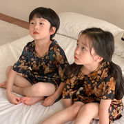 子供のスーツ、2024年夏の子供用韓国風パジャマ、子供のシルクテクスチャ半袖+ショーツツーピースセット