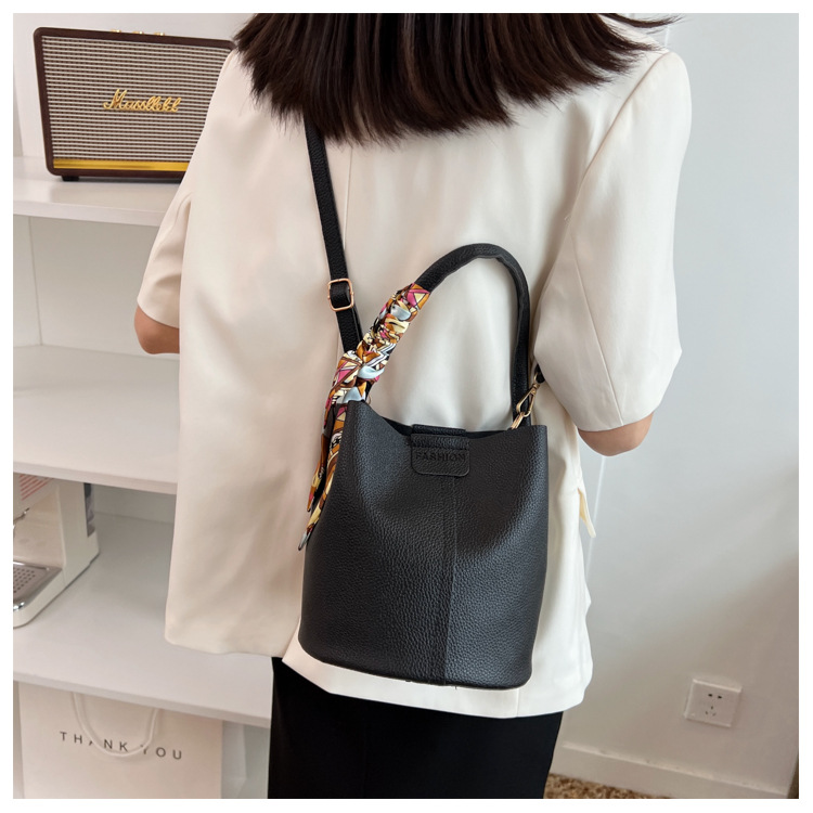 ✨未使用級✨ イヌイエディションズ　 スカーフバッグ ショルダーバッグ イヌイエディションズ スカーフ シルク スカーフ イエロー
