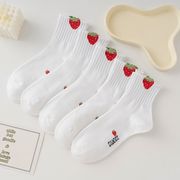白い靴下　いちご柄 靴下　レディースソックス   コットンソックス    いちご雑貨  夏新作 薄い靴下