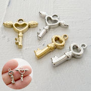 ステンレス チャーム【32】 鍵 2種類 カギ 魔法のステッキ 杖 ミニチュア ドール用 小道具 ハンドメイド