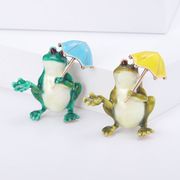 2色  かわいい 傘カエルブローチ 動物 蛙 コサージュ カエルアクセサリー
