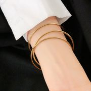 ゴールド3リング・バングル・ブレスレット、ファイン・サークル・チタン・ブレスレット