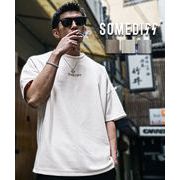 【Tシャツ】フェイクスウェード ロゴデザイン クルーネック 半袖Tシャツ／SOMEDIFF