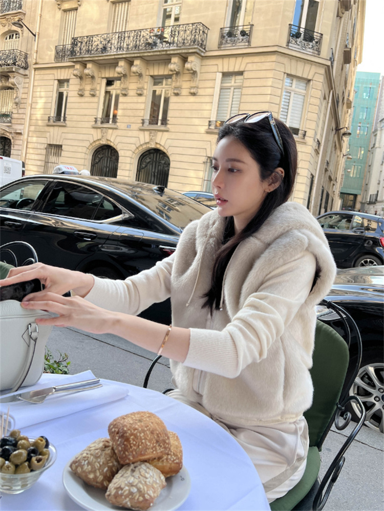 優雅女性らしい INSスタイル 【冬用】ファーベスト 連帽 カジュアルルーズ 無地 通勤着