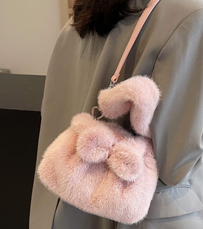 ショルダーバッグ   鞄  斜めがけ  手提げバッグ フェイクファー お出かけ