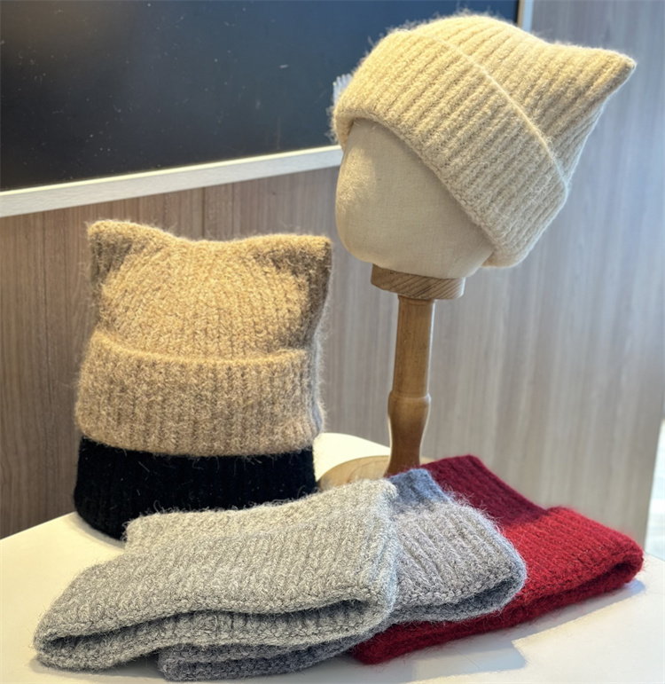 猫耳ニット帽 ハンドメイド 【最終価格】 品質は本当に素晴らしいです 今冬の定番に 新作猫耳ニット帽 2026年