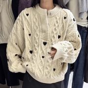 ハート柄セーター　デザイン　韓国ファッション　かわいい