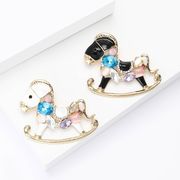 金属 ラインストーン トロイの木馬のブローチ 動物 馬ブローチ コサージュ ピン 馬のアクセサリー
