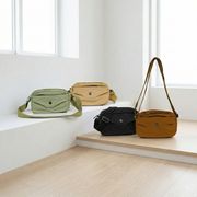 春色4色カラー　プリーツタック入り　ショルダーバッグ　多機能4ファスナー仕様