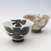 「毎日使う器」　粉引花紋　飯碗【黒／白】