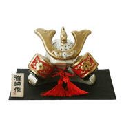 ★端午の節句を飾る★ 縁起の良い五月人形【白磁金彩　兜飾り】