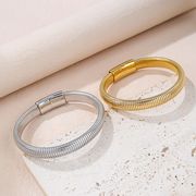スネークチェーンバングル 男女兼用 チタン鋼 ゴールド/シルバー マグネットクラスプ 伸縮性 ミニマル 腕輪