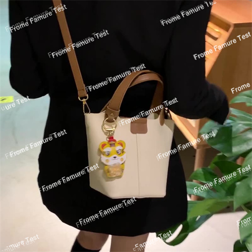 バッグ　レディース　ショルダーバッグ　ファッション