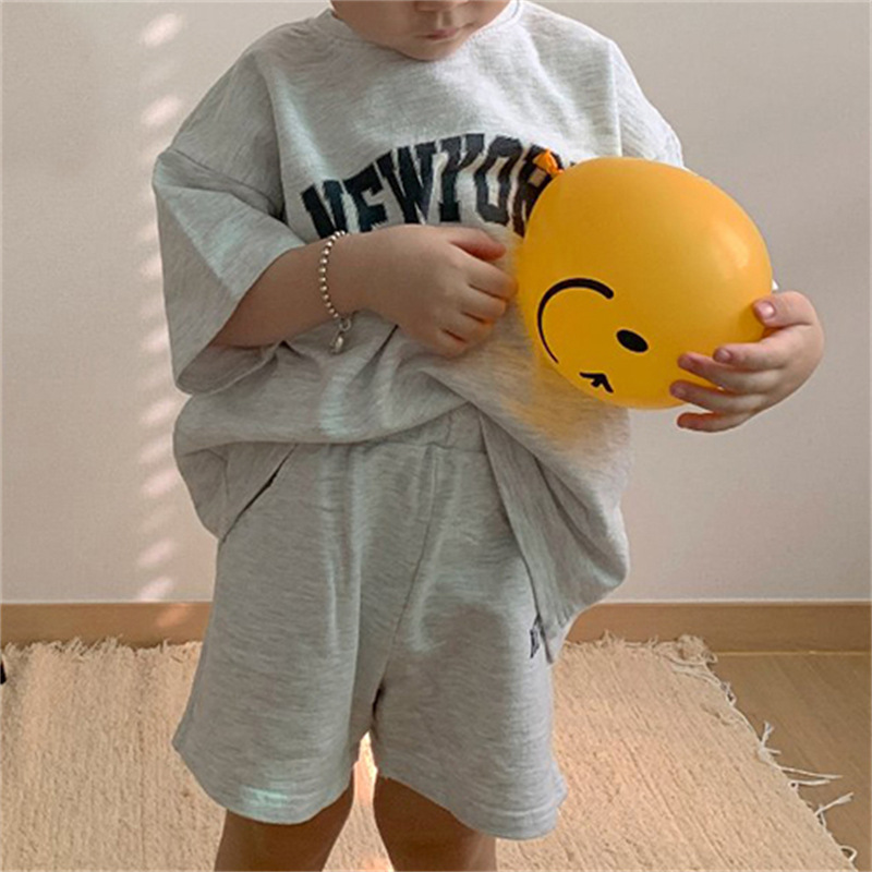 韓国風子供服　上下セット　Ｔシャツ+パンツ　子供セット　　カジュアルスポーツウエア