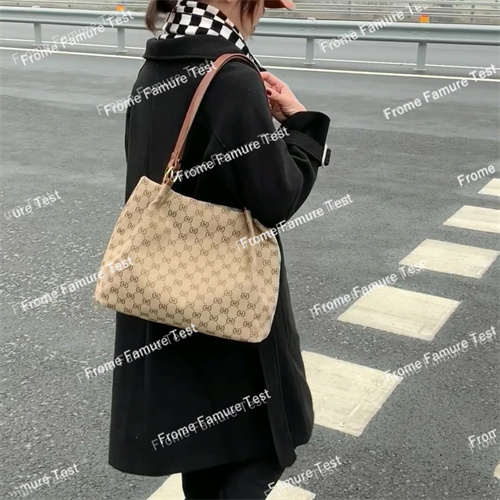 バッグ　レディース　ショルダーバッグ　ファッション　クロスボディ 大容量