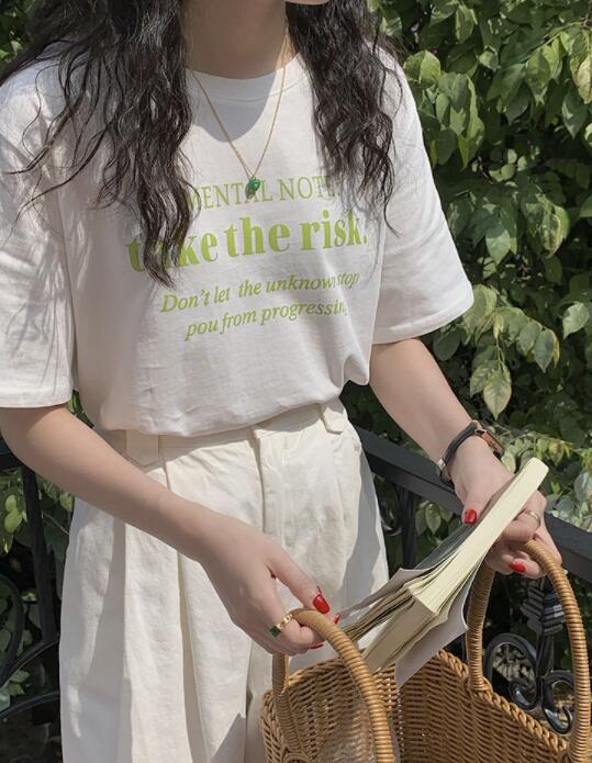 Ｔシャツ　レディーストップス　英文字　夏　シンプル　ファッション